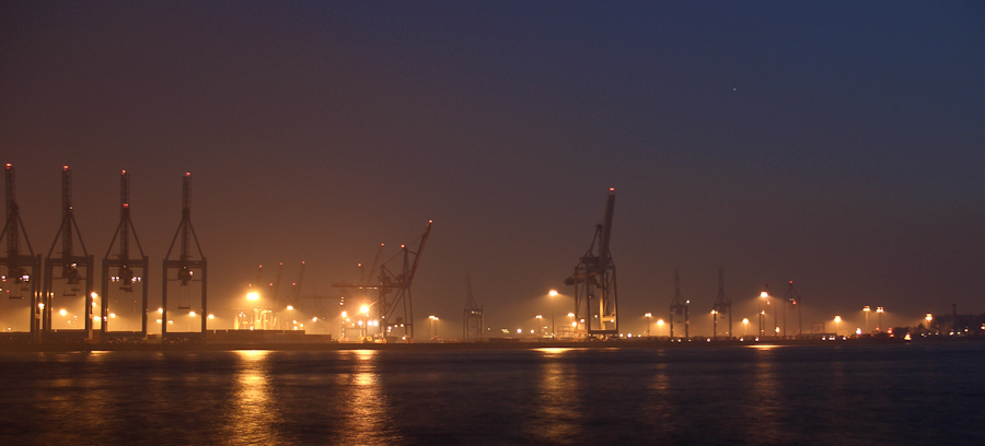 Hafen Hamburg bei Nacht...